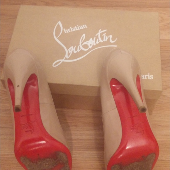 Christian Louboutin Patent Tan heels - Picture 3 of 3